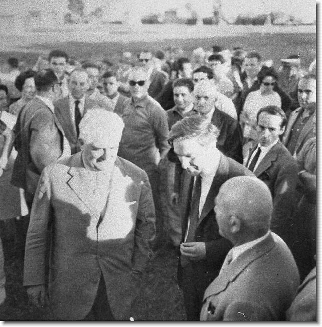 Clicca per scorrere le foto originali ingrandite