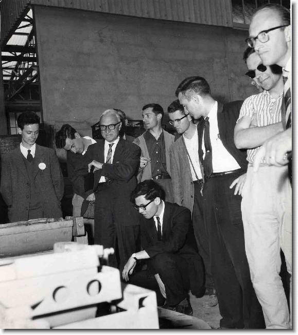Clicca per scorrere le foto originali ingrandite