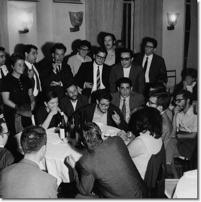 Clicca per scorrere le foto originali ingrandite