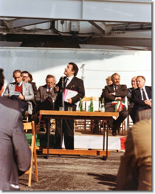 Clicca per scorrere le foto originali ingrandite