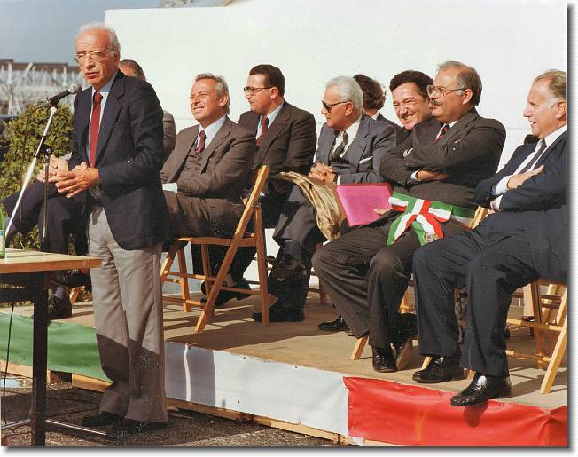 Clicca per scorrere le foto originali ingrandite