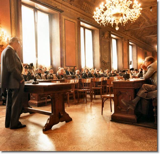 Clicca per scorrere le foto originali ingrandite