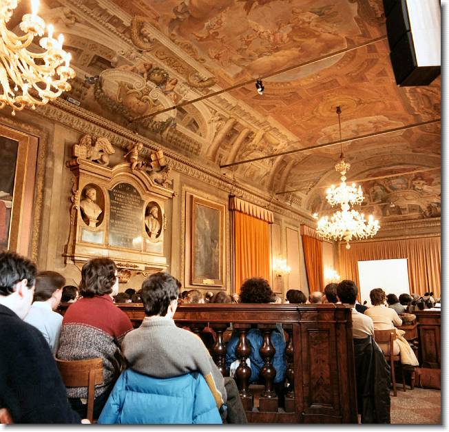 Clicca per scorrere le foto originali ingrandite