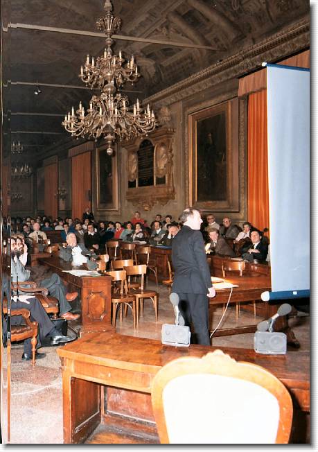 Clicca per scorrere le foto originali ingrandite