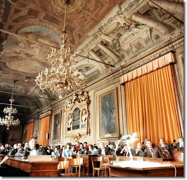 Clicca per scorrere le foto originali ingrandite